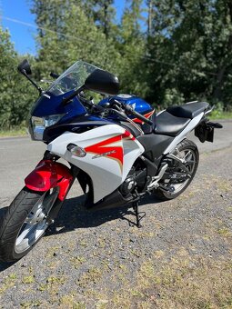 Honda CBR250R – ideální motorka pro začátečníky a ženy - 3