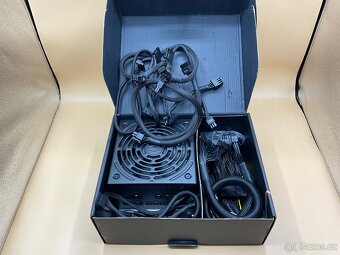 napájecí zdroj EVGA 750 B5, 80 Plus Bronze, 750W - 3