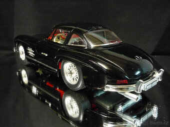 Mercedes Benz 300 SL černý Bburago 1/18 - 3