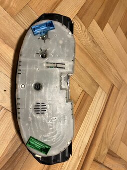 Audi A4 B5 budíky - 3