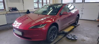Tesla3-letní origo pneu Michelin e Primacy 235/45 R18,zánovn - 3