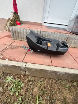 Kočárek a autosedačka - 3