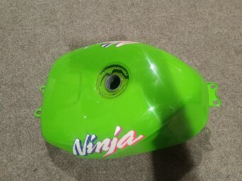 Nádrž Kawasaki ZX7R - 3