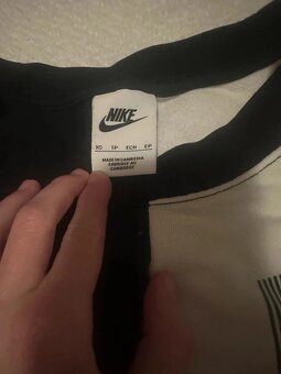 Nike mikina, černobílá – vel. XS, ale sedí spíš na L - 3