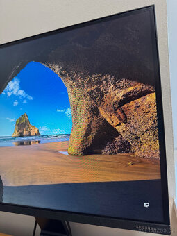 LCD monitor SAMSUNG 27" QHD 2560 × 1440 - 3