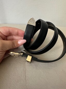 Černý pásek se zlatými detaily - 3