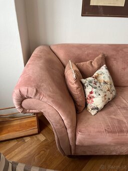 PRODÁM Hnědou pohovku pro 3 osoby - 3