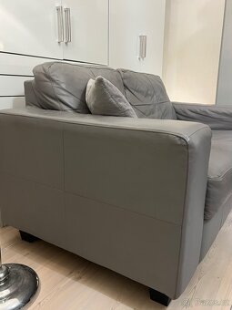 IKEA SKOGABY – kožená 2-místná sedačka, šedá - 3