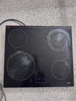 Prodám eletrickou varnou desku zn.Amica - 3