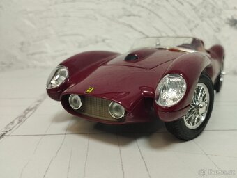Ferrari 250 Testa Rossa 1/18 - 3