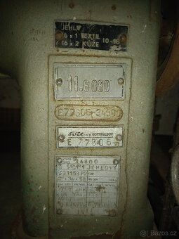 Průmyslový šicí stroj SVIT Gottwaldov (1958) - 3