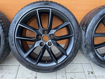GEMINI SCHWARZ skoda Octavia RS 3 5x112 7,5x18 ET 51 - 3