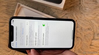 Prodám černý iPhone XR 64GB - 3