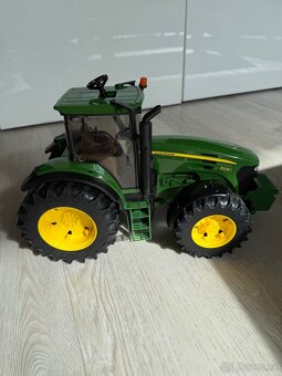 Bruder Traktor John Deere - 3