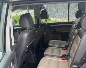VW Touran 125kw 7 míst - 3