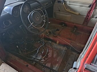 Mercedes w114, 230/6 - 3