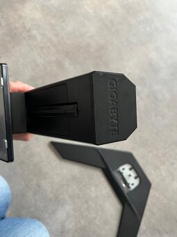 Držák monitoru - 3