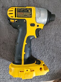 DeWALT rázový utahovák - 3
