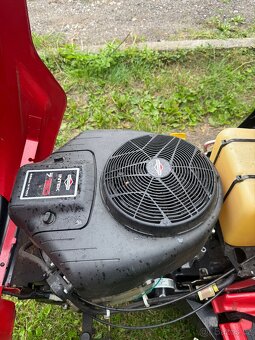Prodám zahradní traktor MTD 18 hp - 3