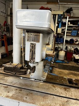 Vrtačka s litinovým stolem - 3