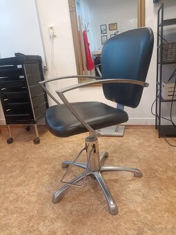 Kadeřnický nábytek - 3