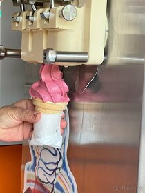 Stroj na  tocenou zmrzlinu Carpigiani - 3