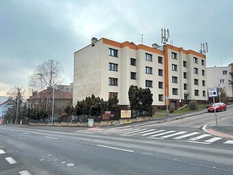 Parkování 3 minuty od metra Kačerov. Odstavíte auto a pokrač - 3