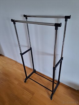 Nastavitelný věšák na oblečení - 3