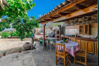 Rustikální farma s vinicí a ovocnými sady na prodej v Guía d - 3