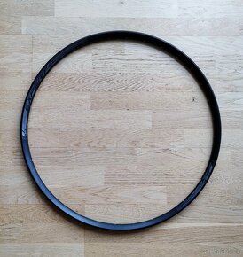 Al ráfek MERIDA Expert CC 29", 32 děr, v.š.23 mm, jako nový - 3