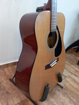 Kytara Yamaha - 3