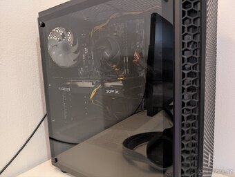 PC RX6600,16Gb RAM, LCD 32" 170Hz - 3