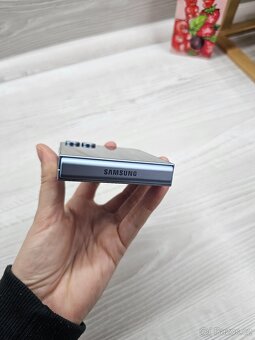 Samsung galaxy Z flip 6,256KB - 3