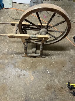 Kolovrátky 2ks , brusný kamen , váza - 3