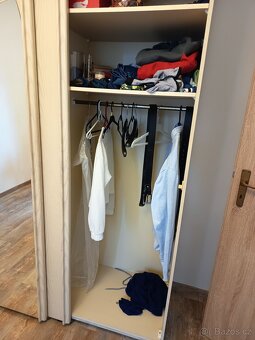 Velká šatní skříň se zrcadlem - 3