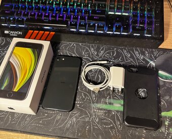 IPhone SE 2020 + příslušenství - 3