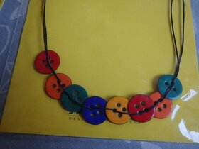 Náramek a náhrdelník z barevných knoflíků - 3