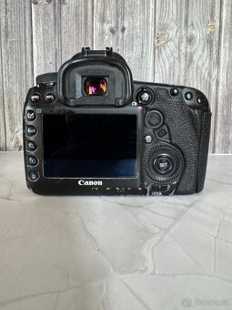Canon 5D Mark IV - 3