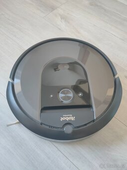 Robotický vysavač iRobot Roomba i7 - 3