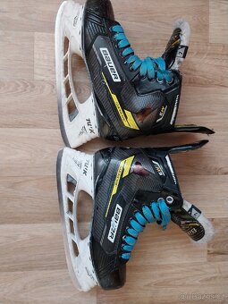 Brusle Bauer Supreme M3 vel.7 - 3