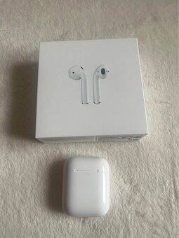 Apple AirPods 2 (2019): pouzdro a pravé sluchátko - 3