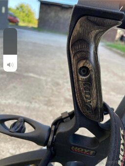 PRODÁM ŠPIČKOVÝ KLADKOVÝ LUK - HOYT POWERMAX - 3