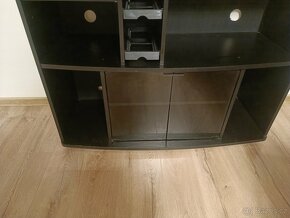 Tv stolek s úložnými prostory na CD atd. - 3