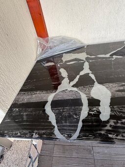 Jídelní stůl s mramovou deskou - 3