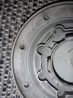 VW Volkswagen středy kol pokličky 1KO 601 149 E - 3