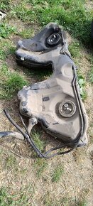 Naftova nadrz s cerpadly BMW e61 - 3