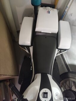 BMW elektrická policejni motorka - 3