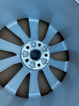 5x112 R19 8J ET45 Škoda Superb - 3