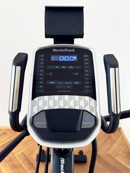 Eliptický trenažér NORDICTRACK C5.5 - 3