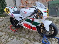 Závodní silniční motocykl Honda Vfr 400 NC30 - 3